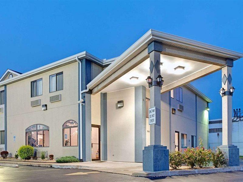 Travelodge By Wyndham St. Louis Berkeley Экстерьер фото