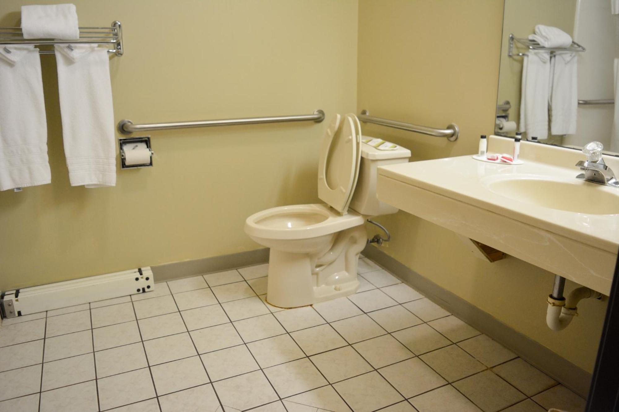 Travelodge By Wyndham St. Louis Berkeley Экстерьер фото