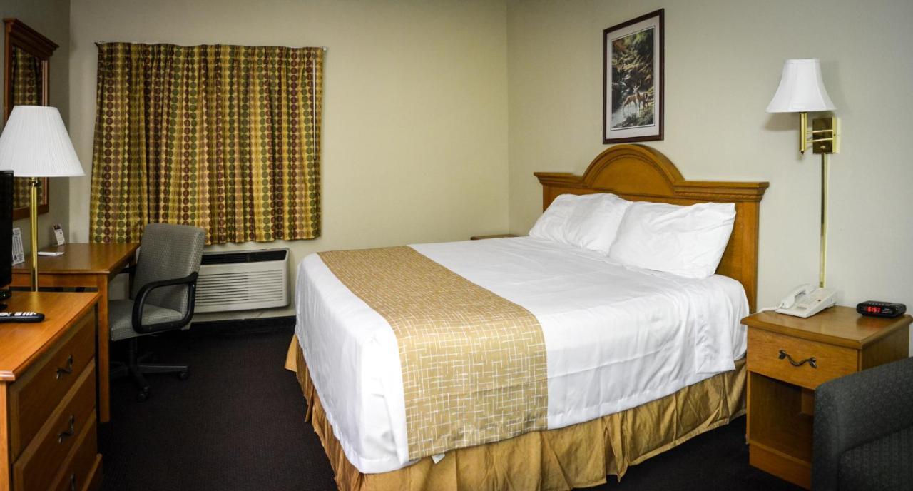 Travelodge By Wyndham St. Louis Berkeley Экстерьер фото